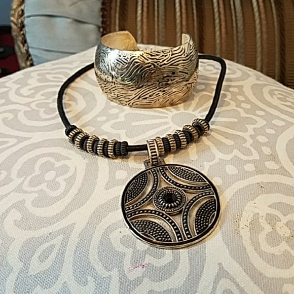 Accessories - SALE $10 Jewelry bundle necklace and cuff